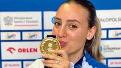 Η Άννα Κορακάκη με το χρυσό μετάλλιο από τους Ευρωπαϊκούς Αγώνες