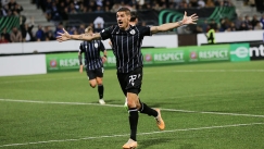 Ο Κίριλ Ντεσπόντοφ πανηγυρίζει το πρώτο γκολ με τη φανέλα του ΠΑΟΚ