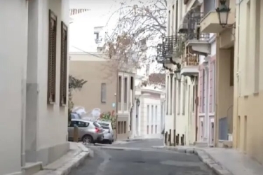 Το πολύ στενό δρομάκι της Αθήνας που έχουν περάσει όλοι και κουβαλάει τεράστια ιστορία