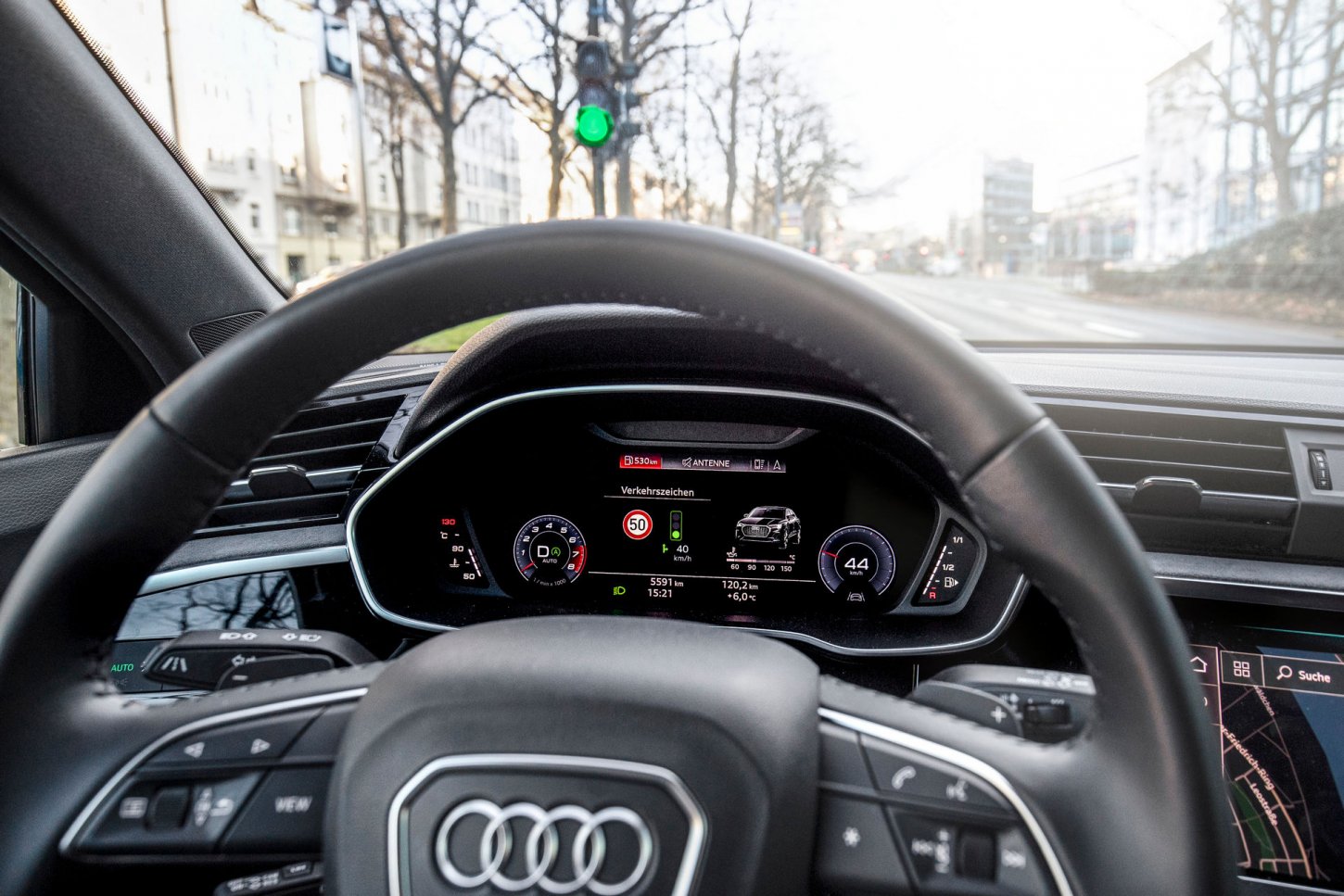 Τα νέα Audi δεν σταματάνε στο κόκκινο φανάρι!