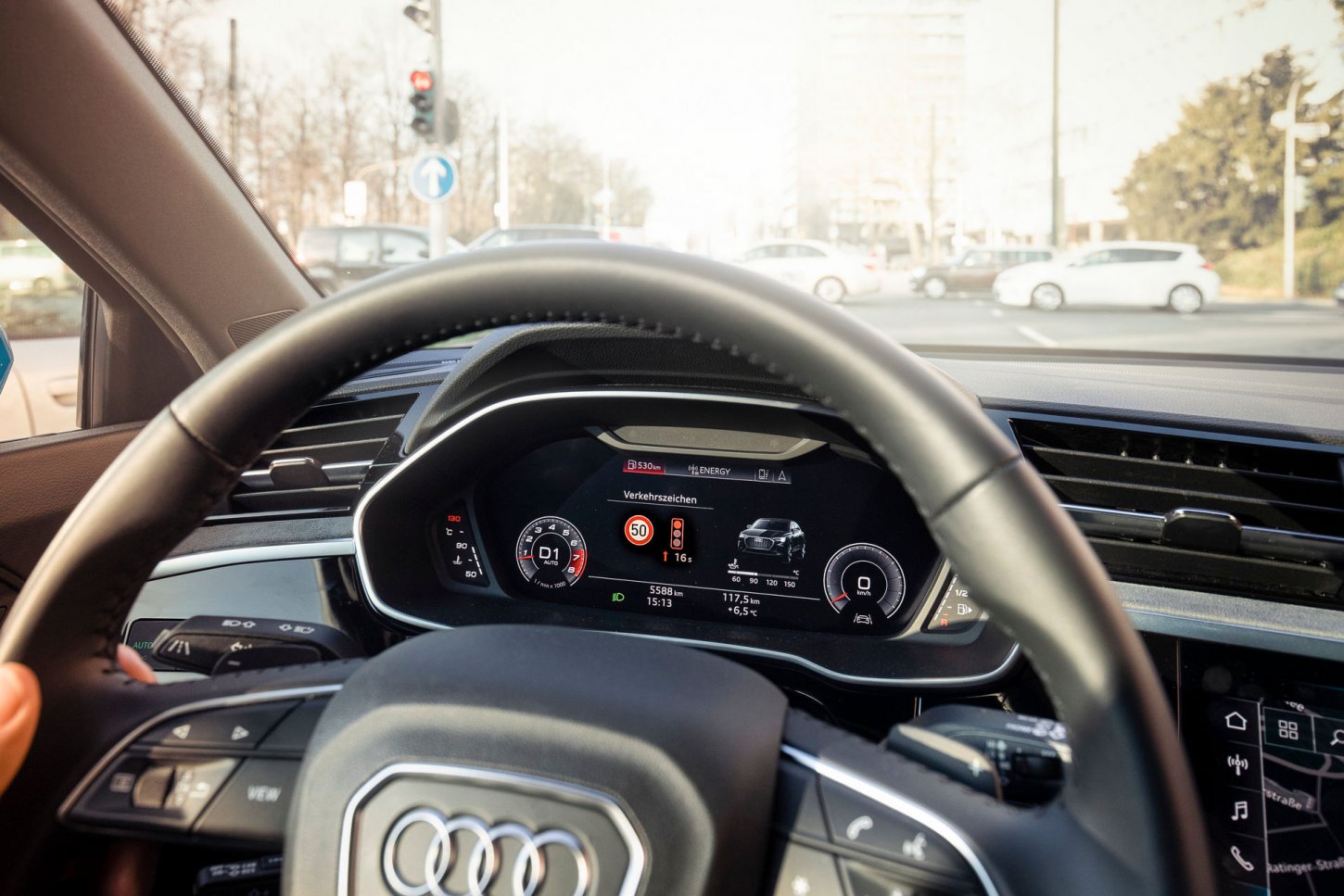 Αναλυτικές πληροφορίες στα νέα Audi για τη λειτουργία των φαναριών.