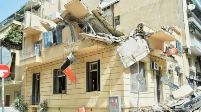Τραγωδία στον Πειραιά: Εννέα συλλήψεις για την κατάρρευση κτηρίου που προκάλεσε τον θάνατο του 31χρονου αστυνομικού (vid)