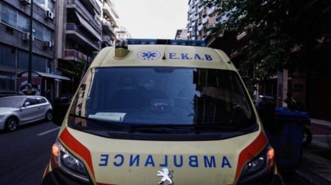 Θεσσαλονίκη: Διασώστης του ΕΚΑΒ παρασύρθηκε από διερχόμενο όχημα την ώρα που επιχειρούσε σε τροχαίο