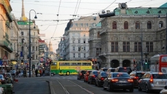 Αιματηρή επίθεση στη Βιέννη: Μπήκε σε εστιατόριο, άρπαξε μαχαίρι και κινήθηκε κατά πελατών