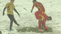 «Τρελό» τρικ των παικτών της Γκαζιαντέπ, κλωτσούσαν χιόνι στο σημείο του πέναλτι και ο αντίπαλος αστόχησε! (vid)