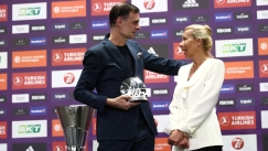 Κορυφαίος προπονητής της Euroleague ο Γιώργος Μπαρτζώκας, πήρε το βραβείο από την Νένα Ίβκοβιτς (vid)