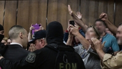 Εικόνες σοκ στο Εφετείο: Οπαδός του Κασιδιάρη χαιρετούσε ναζιστικά