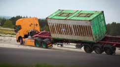 Έτσι κάνει η Volvo crash test στα ηλεκτρικά φορτηγά της (vid)