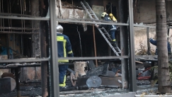 Μαφιόζικη επίθεση στη Ν. Σμύρνη: Πυροβόλισαν και έκαψαν μαγαζί με εργαζόμενο, απεγκλωβίστηκε μωρό (vid)