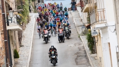 Γκρουπ από ποδηλάτες στον Γύρο Ελλάδος