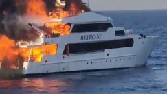 Τουριστικό σκάφος στην Αίγυπτος τυλίχτηκε στις φλόγες μετά από έκρηξη: Τρεις Βρετανοί αγνοούνται (vid)