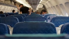 Αναστάτωση σε πτήση στα Χανιά: Τουρίστας σε αμόκ έβριζε και απειλούσε αεροσυνοδό