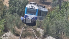Τραγικό δυστύχημα στο Βόλο: Τρένο διαμέλισε οδηγό μηχανής που παραβίασε τις μπάρες (vid)