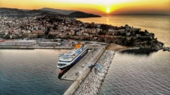 Βούλγαρος κατέβασε από το λιμάνι της Καβάλας την ελληνική σημαία και ανέβασε της χώρας του