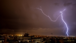 Νέο «σφυροκόπημα» της κακοκαιρίας Daniel στην Αττική: Καταιγίδες και κεραυνοί «χτυπούν» όλο το λεκανοπέδιο 
