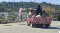 Μαθητές στην Κέρκυρα πηγαίνουν στο σχολείο σε καρότσα αγροτικού: Μεγάλο πρόβλημα με τα λεωφορεία 