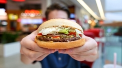 Το φθηνότερο cheeseburger του κόσμου: Μεγάλη αλυσίδα τα προσφέρει με μόλις 1 cent 
