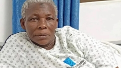 70χρονη στην Ουγκάντα γέννησε δίδυμα: Την έλεγαν «καταραμένη» (vid)