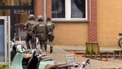 Συναγερμός σε σχολείο στο Αμβούργο: Ταμπουρωμένοι δυο οπλισμένοι άνδρες (vid)
