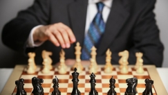 Αφαίρεσαν τον τίτλο από πρωταθλητή στο σκάκι επειδή αφόδευσε σε μπανιέρα ξενοδοχείου