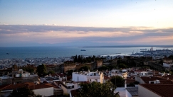 Δήμαρχος στη Θεσσαλονίκη πρότεινε να ναυλωθεί καταμαράν για την μετακίνηση των πολιτών