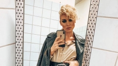 Η πρώην σταρ Ελλάς Μικαέλα Φωτιάδη γεμάτη μώλωπες καταγγέλλει ξυλοδαρμό:«Έφαγα μπουνιές στο κεφάλι» (vid)