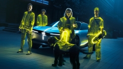 Το Opel Experimental ζωγραφίζει στο σκοτάδι (vid)