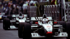 Σαν Σήμερα: Η «αναγέννηση» της McLaren και ένας ιστορικός αγώνας στο MotoGP (vid)