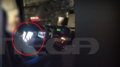 Αδιανόητο περιστατικό στην Κυψέλη: Οδηγός λεωφορείου μιλά στο κινητό και οδηγεί με τους... αγκώνες