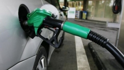 Τσιμπάει η βενζίνη: Γιατί δεν πέφτουν οι τιμές