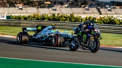 Ο Χάμιλτον ψηφίζει υπέρ του κοινού αγώνα F1-MotoGP