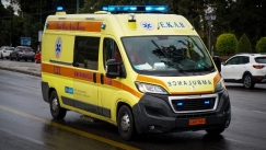 Απίστευτο περιστατικό στη Θεσσαλονίκη: Τραυματίστηκαν δύο γυναίκες από καδρόνια που έπεσαν από κτίριο
