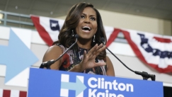 Η Μισέλ Ομπάμα προτρέπει τις γυναίκες μην περιμένουν την «υποψήφια που θα τις σώσει»