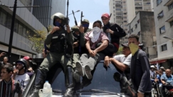 Νέα ένταση στη Βενεζουέλα: Συγκρούσεις διαδηλωτών - αστυνομίας στον απόηχο της απόπειρας πραξικοπήματος