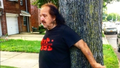Ο πορνοστάρ Ron Jeremy ξεκίνησε διαμαρτυρία για να σώσει το αγαπημένο του δέντρο (pics & vid)