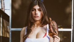 H Mia Khalifa τα πήρε στο... κρανίο με όσους την κράζουν για το OnlyFans (pics & vids)