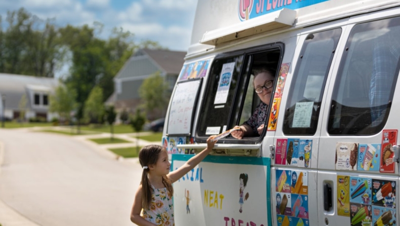 Ο πατέρας της χρονιάς: Αγόρασε κινητό παγωτατζίδικο για τα παιδιά του με Σύνδρομο Down (pics & vid)