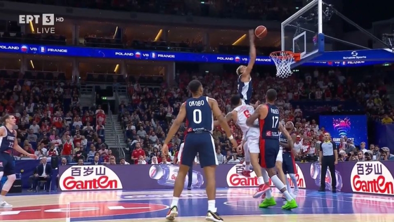 Eurobasket 2022, Πολωνία - Γαλλία: Ο Γκομπέρ «έκρυψε» τον ήλιο και... έστειλε τη μπάλα στην εξέδρα (vid)