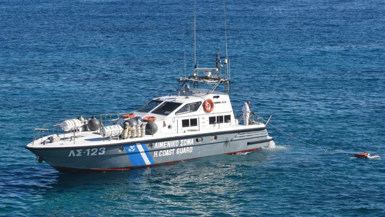 Κρατούμενος έπεσε στη θάλασσα από πλοίο στα Ψαρά: Έρευνες για τον εντοπισμό του