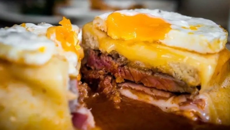Francesinha: To αγαπημένο σάντουιτς της Πορτογαλίας είναι μια «βόμβα» 1300 θερμίδων 