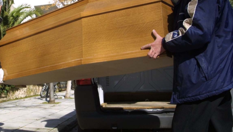 Αδιανόητο μπέρδεμα σε κηδεία στη Ζάκυνθο: Άνοιξαν το φέρετρο και ήταν άλλος άνθρωπος μέσα (vid)