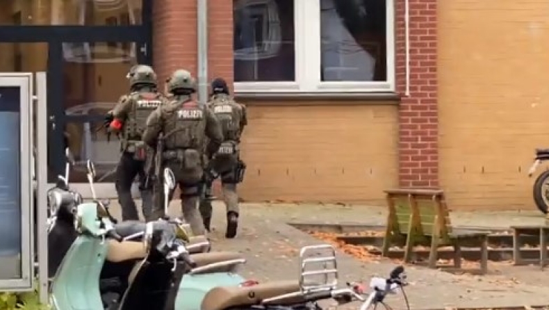 Συναγερμός σε σχολείο στο Αμβούργο: Ταμπουρωμένοι δυο οπλισμένοι άνδρες (vid)