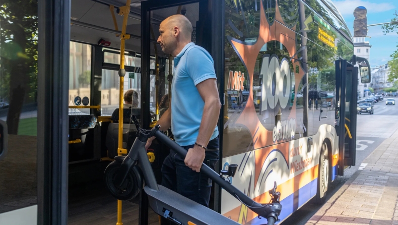 Ηλεκτρικό πατίνι σε λεωφορείο και Μετρό: Το Υπουργείο Μεταφορών αποφάσισε αν επιτρέπεται ή όχι