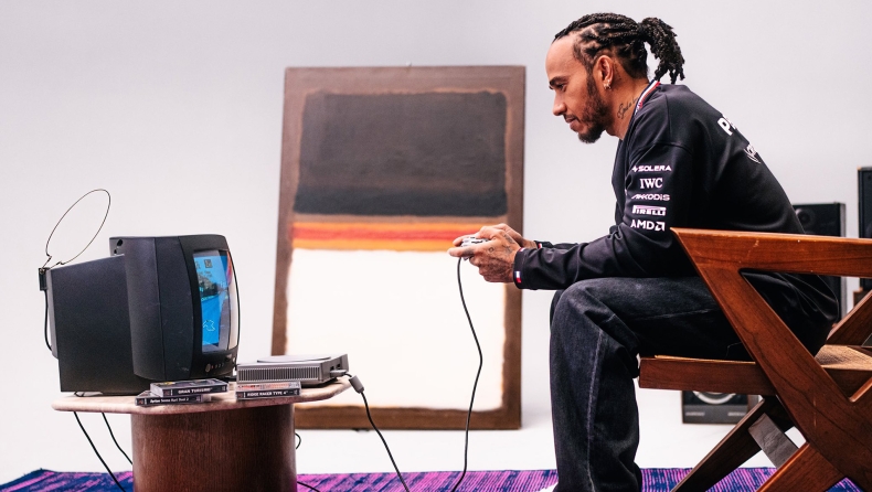 F1 - O Χάμιλτον θυμάται τα παιδικά του χρόνια παίζοντας Playstation (vid) 