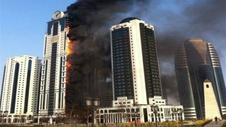 Φωτιά σε ουρανοξύστη (vid)