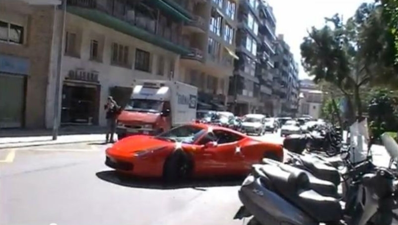 Με... δανεική Ferrari ο Φάμπρεγκας (Vid)