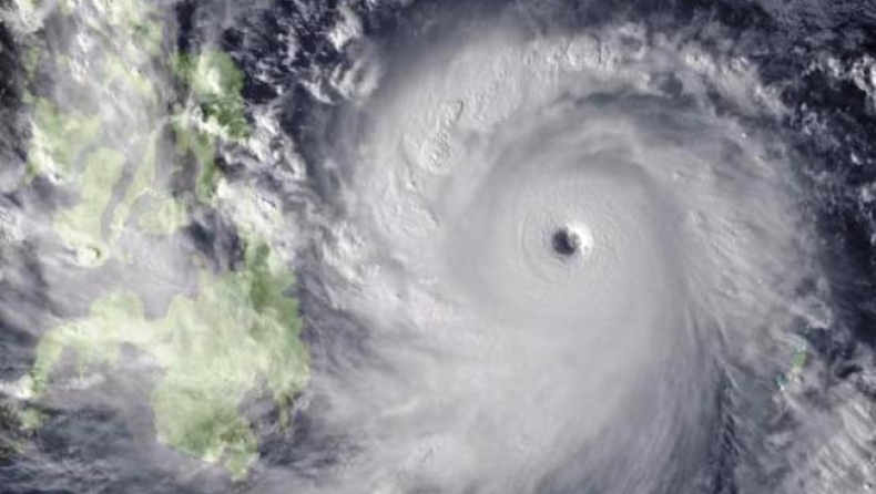 Συγκλονιστικές εικόνες από τον τυφώνα στις Φιλιππίνες (video)