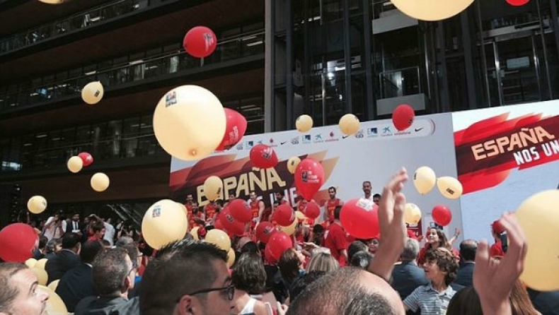 5.000 κόσμος στην παρουσίαση της Εθνικής Ισπανίας (pics)
