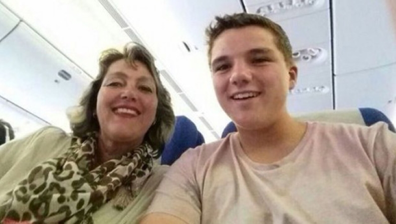 Θλiβερό! Selfie μάνας - γιου πριν την απογείωση