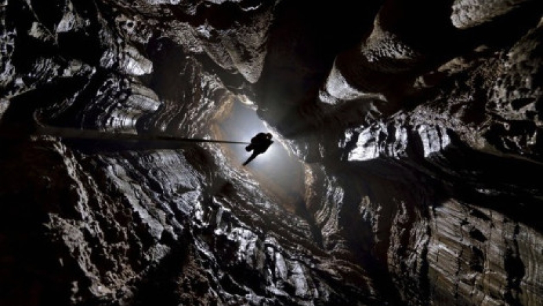 Εξερεύνηση στο πιο βαθύ σπήλαιο της Κίνας (pics)